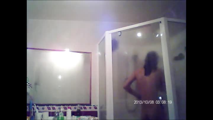 《精彩 泄密》很有品味的高颜值女大学生合租房被人渣男室友偸拍洗澡好几次身材那也是不可挑剔的好~视频~3